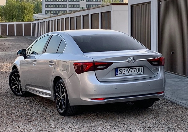 Toyota Avensis cena 59999 przebieg: 195123, rok produkcji 2018 z Będzin małe 277